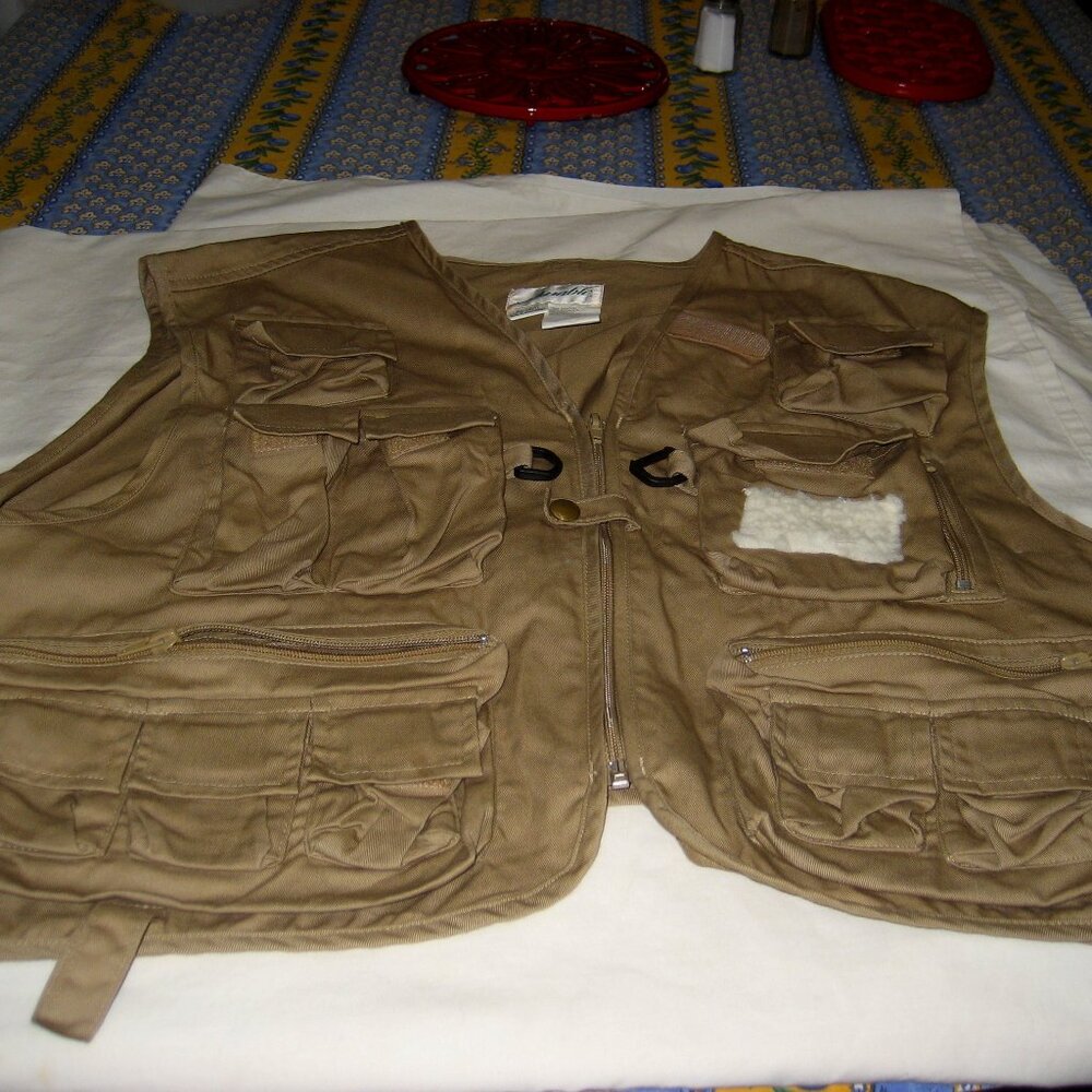 AUSABLE FISHING VEST XL NEW